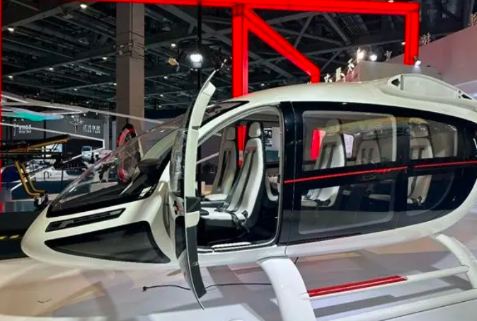 御風(fēng)未來、時的科技、沃蘭特等eVTOL低空經(jīng)濟(jì)代表企業(yè)亮相第七屆進(jìn)博會(圖4)