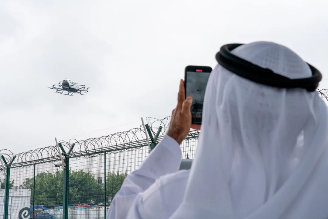 阿聯(lián)酋哈伊馬角酋長一行到訪億航智能，共謀城市空中交通發(fā)展新機遇(圖4)