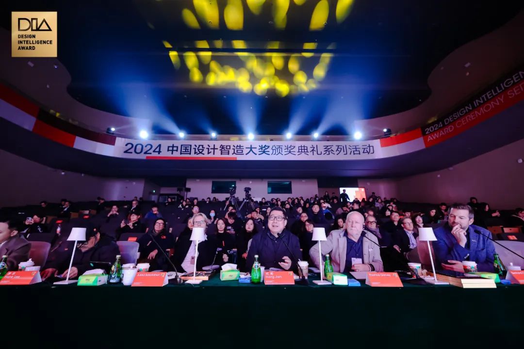 億航智能榮獲2024中國設(shè)計(jì)智造大獎，EH216-S引領(lǐng)全球新型航空器設(shè)計(jì)潮流(圖4)