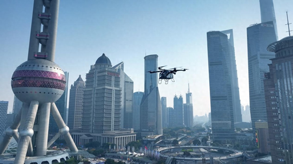 飛行汽車上海首飛！小鵬匯天 “陸地航母”飛越陸家嘴