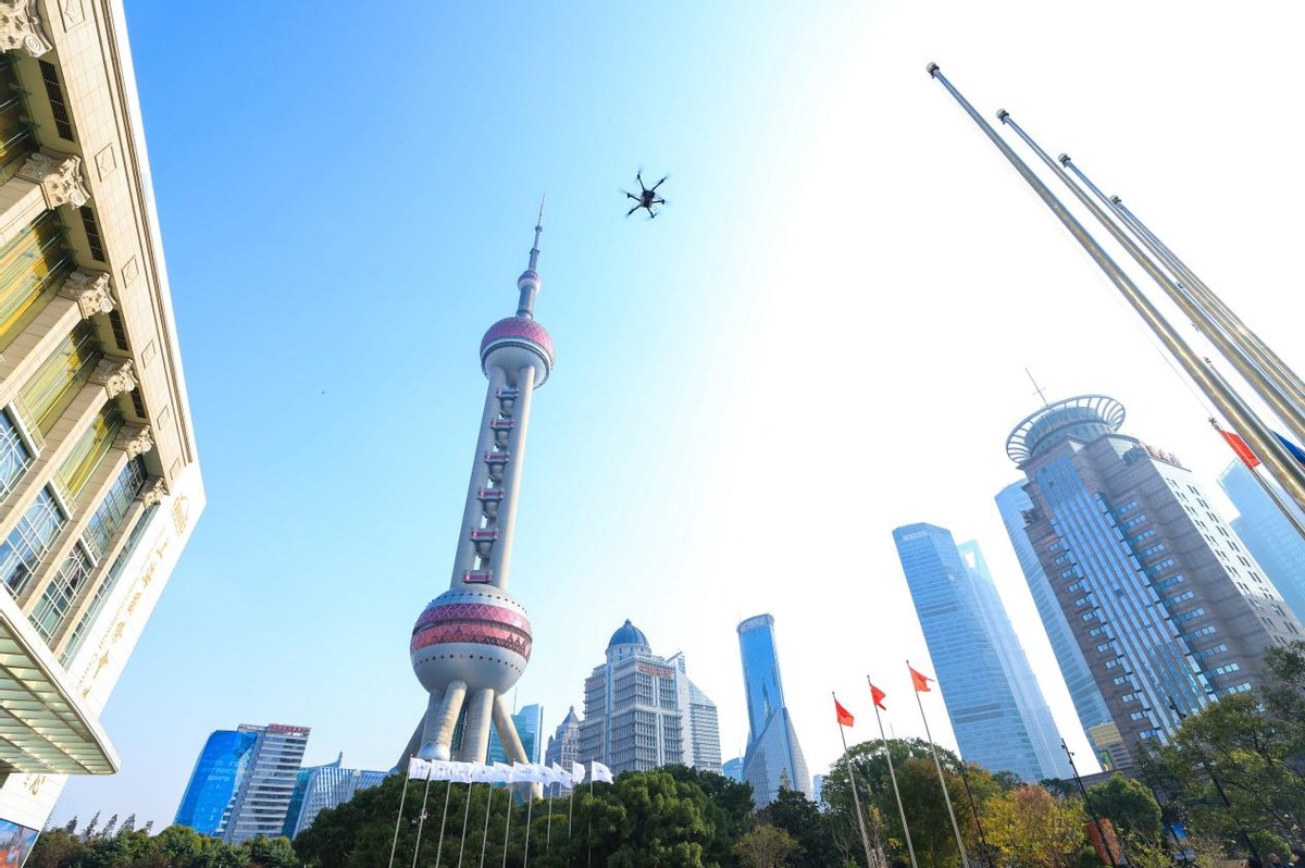 飛行汽車上海首飛！小鵬匯天 “陸地航母”飛越陸家嘴(圖3)