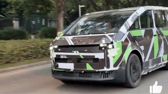 何小鵬測(cè)試陸地航母被拍！(圖2)