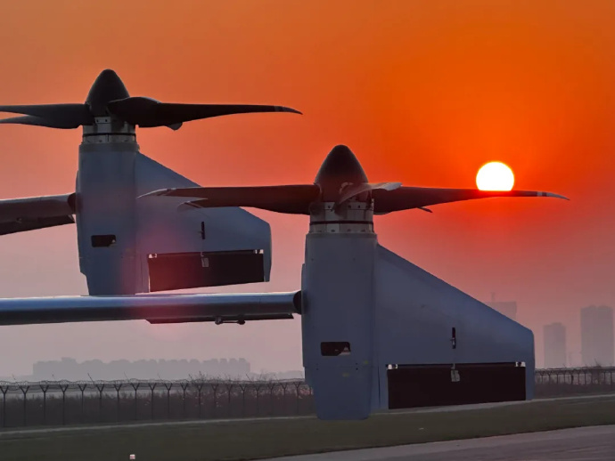 國(guó)內(nèi)首架全傾轉(zhuǎn)旋翼 eVTOL  鴻鵠 MARK1 全尺寸工程樣機(jī)總裝下線(圖3)