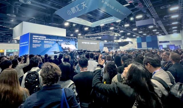 小鵬匯天“陸地航母”飛行汽車海外首秀，計(jì)劃2026年量產(chǎn)交付(圖2)