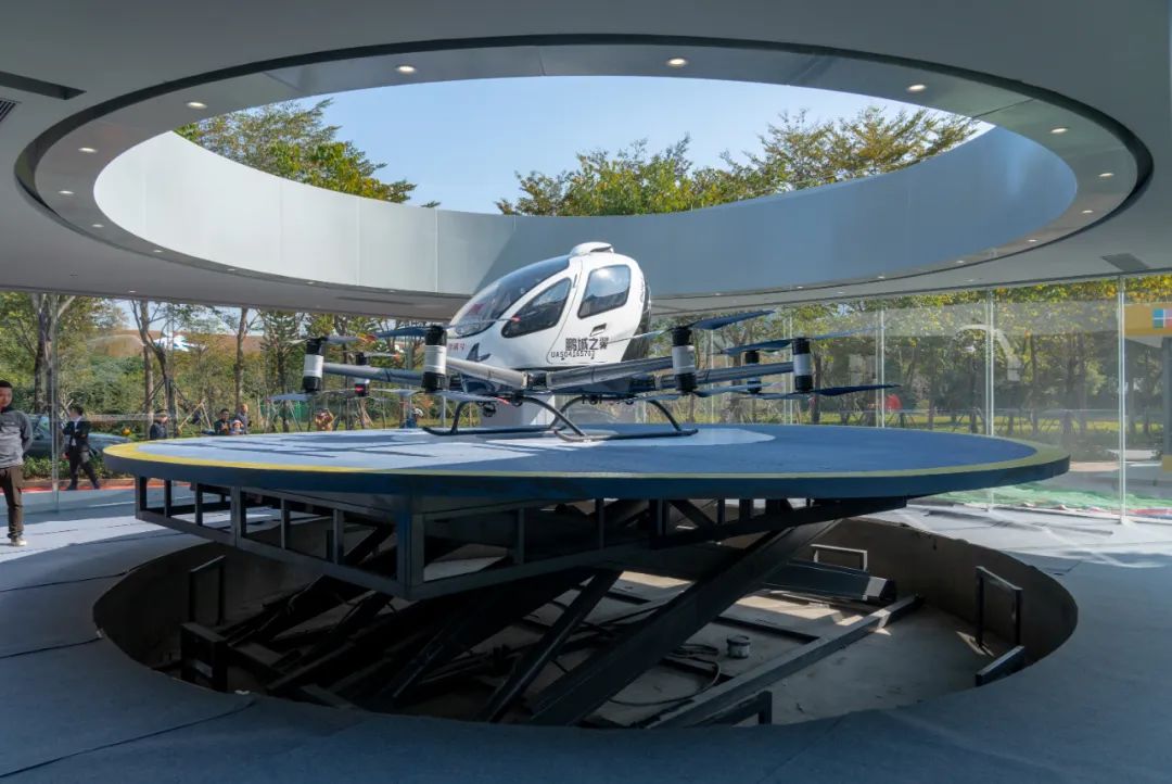 深圳羅湖城市空中交通展示（體驗）中心落成，億航智能EH216-S首個全自動立體升降式智能eVTOL機坪亮相(圖2)