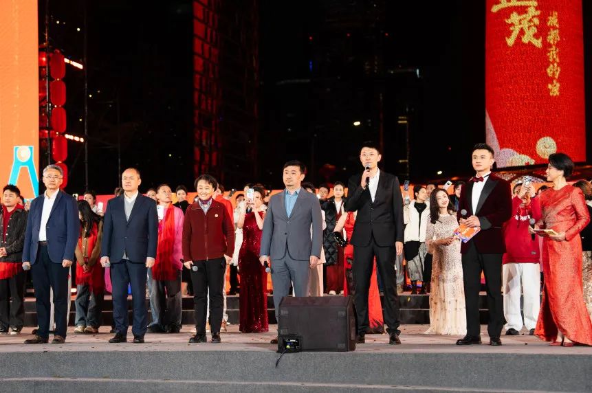 閃耀雙子塔！沃飛長空與成都高新區(qū)共繪奮斗新篇(圖2)