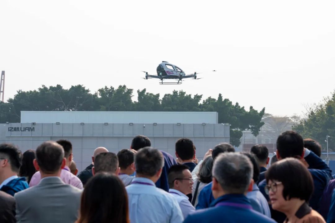 216紀(jì)念日！百位清華大學(xué)校友齊聚億航智能，共同推動低空經(jīng)濟(jì)邁向更高發(fā)展(圖8)