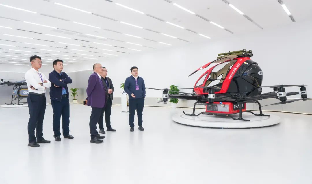 216紀(jì)念日！百位清華大學(xué)校友齊聚億航智能，共同推動低空經(jīng)濟(jì)邁向更高發(fā)展(圖11)