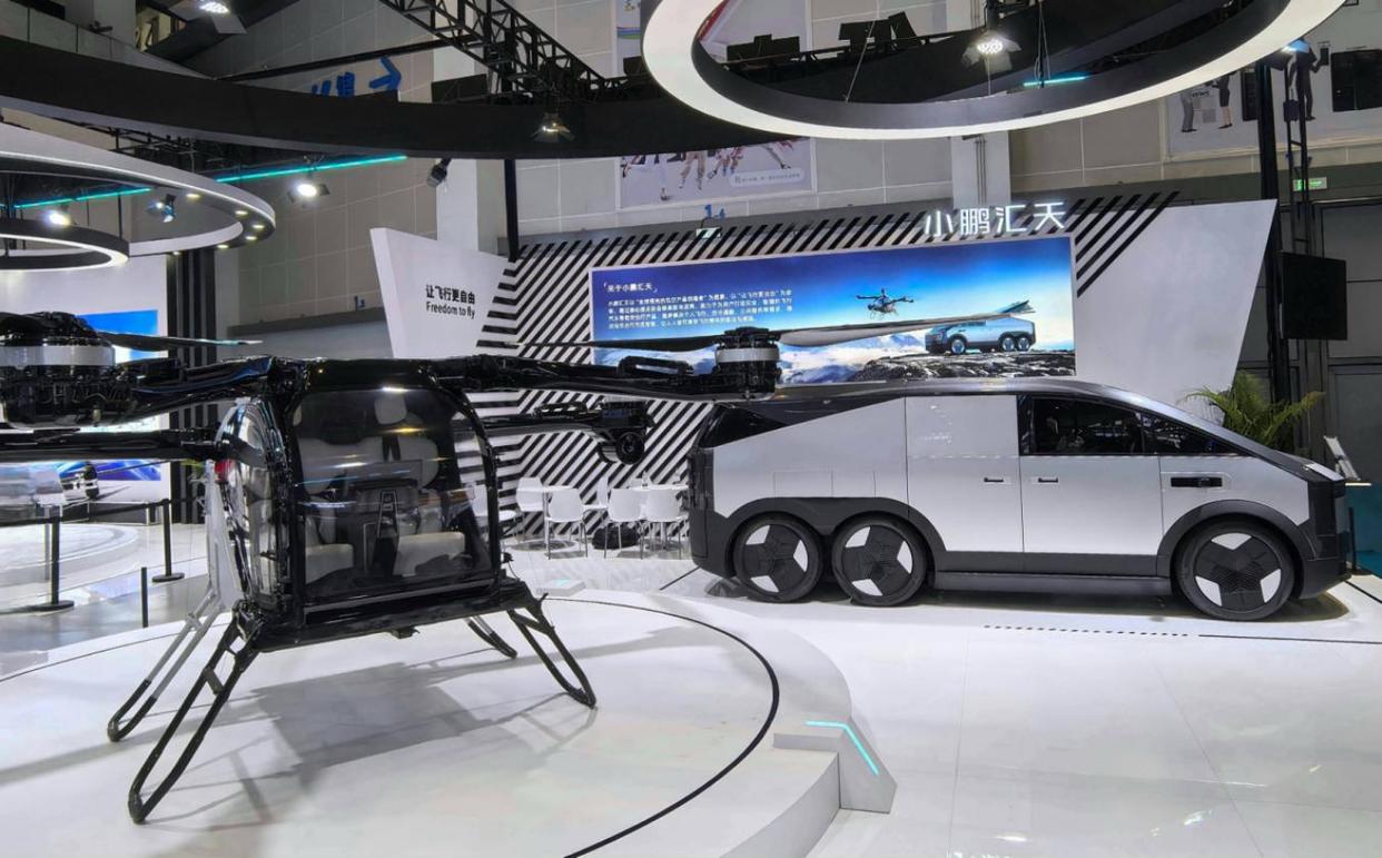 小鵬匯天“陸地航母”亮相消博會(huì) 助力培育低空經(jīng)濟(jì)萬(wàn)億級(jí)消費(fèi)市場(chǎng)(圖2)