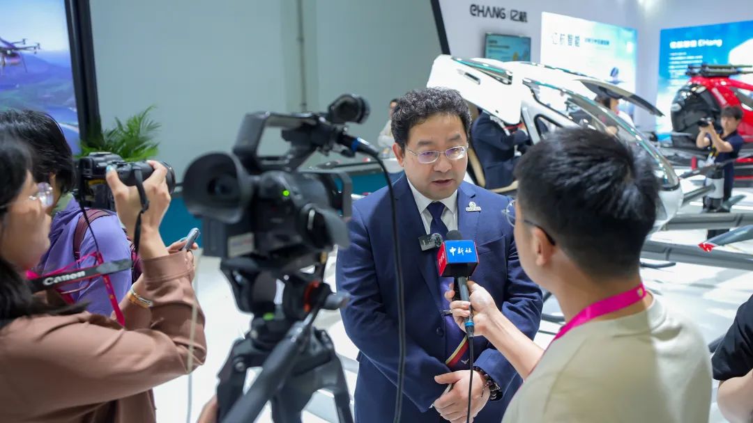 億航智能EH216家族亮相消博會，以商業(yè)運營驅(qū)動低空經(jīng)濟新質(zhì)消費力(圖9)