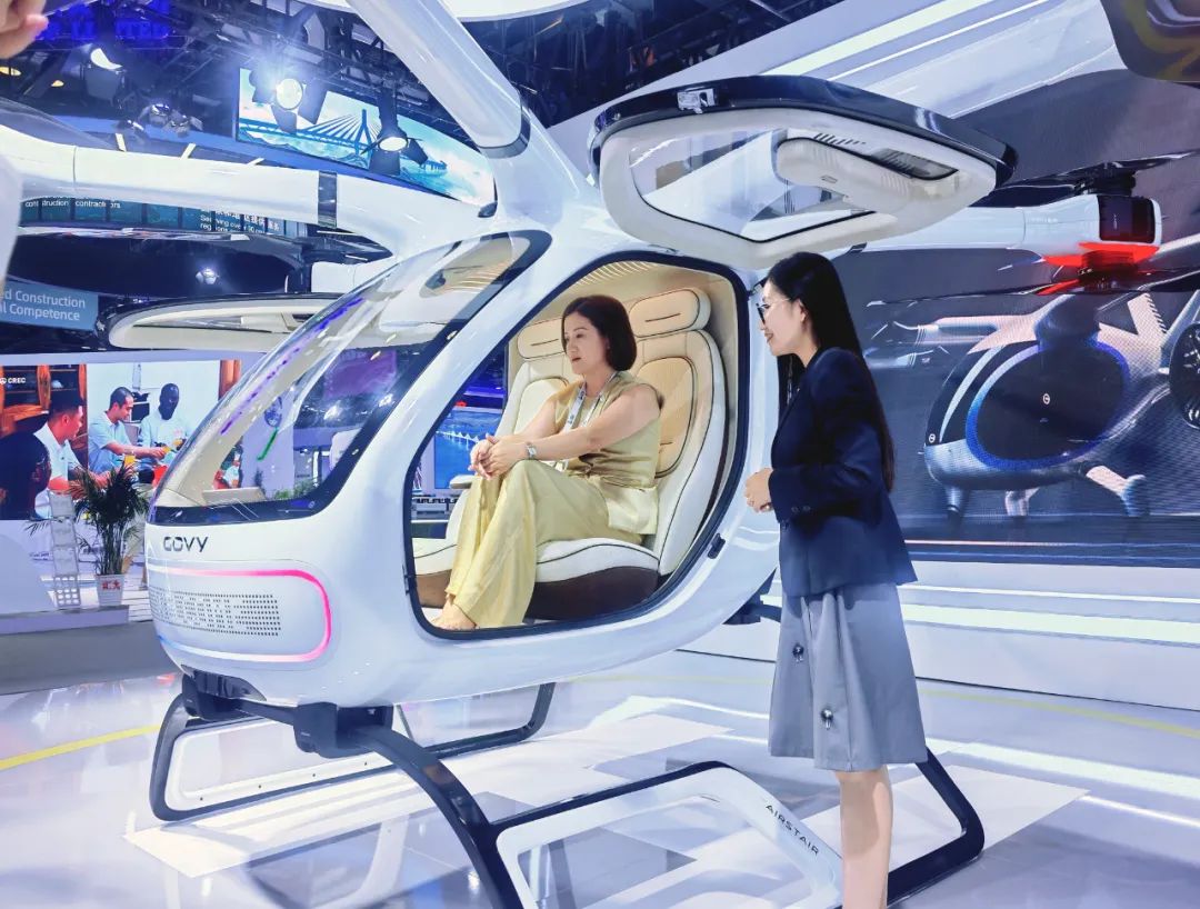 第十七屆交通展上，廣汽高域展出的飛行汽車GOVY AirCab憑創(chuàng)新技術成為焦點(圖5)