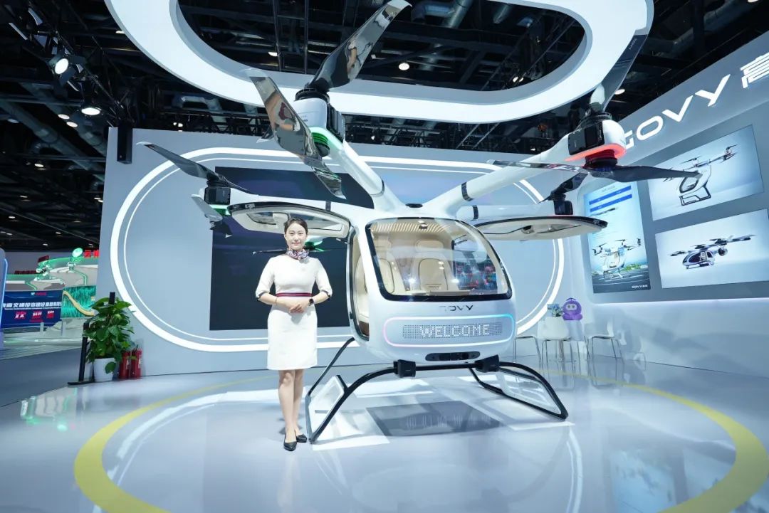 第十七屆交通展上，廣汽高域展出的飛行汽車GOVY AirCab憑創(chuàng)新技術成為焦點(圖8)