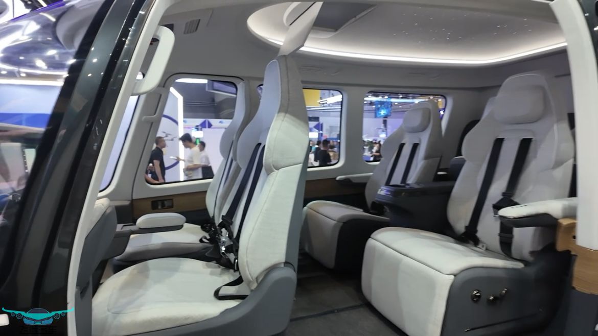 沃飛長空攜AE200 eVTOL全新座艙亮相2025國際低空經(jīng)濟博覽會(圖3)