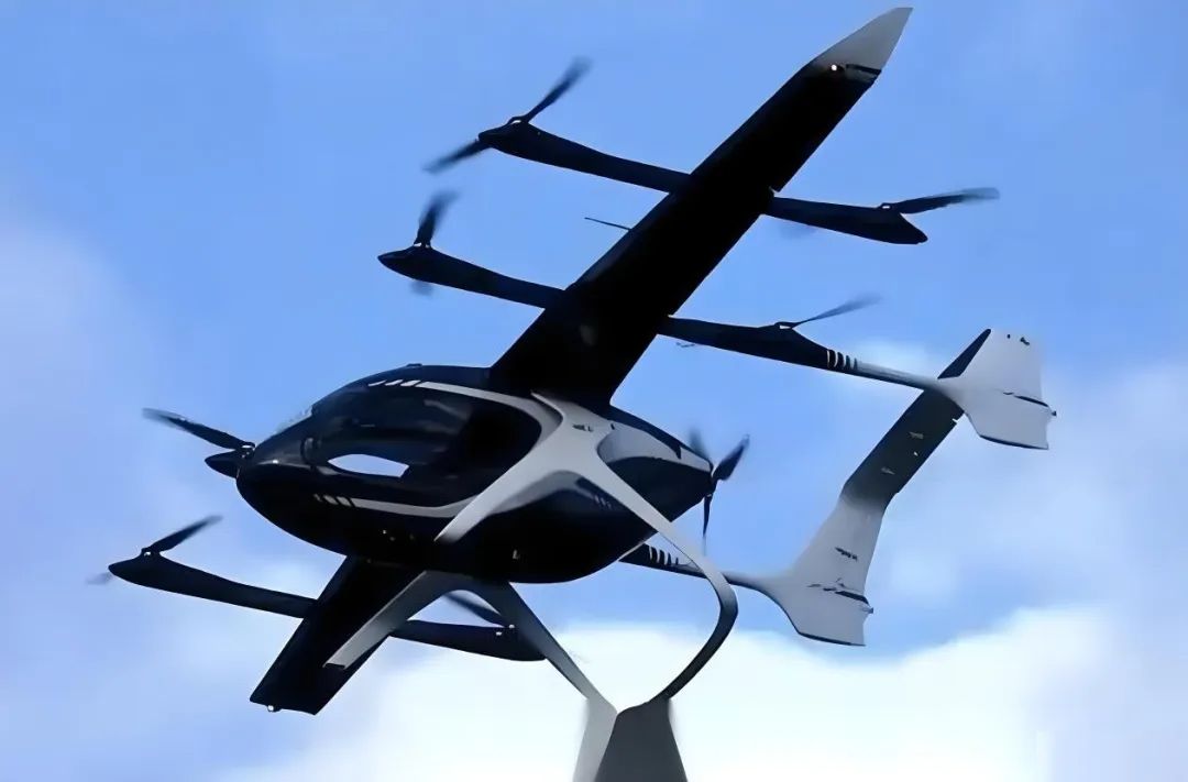 奇瑞三體式復(fù)合翼飛行汽車亮相2025世界制造業(yè)大會(圖2)