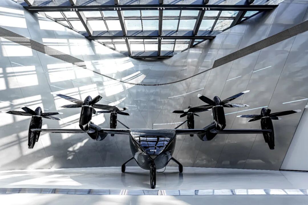 小鵬匯天發(fā)布全傾轉(zhuǎn)混電飛行汽車，陸地航母2026年規(guī)?；桓?圖2)
