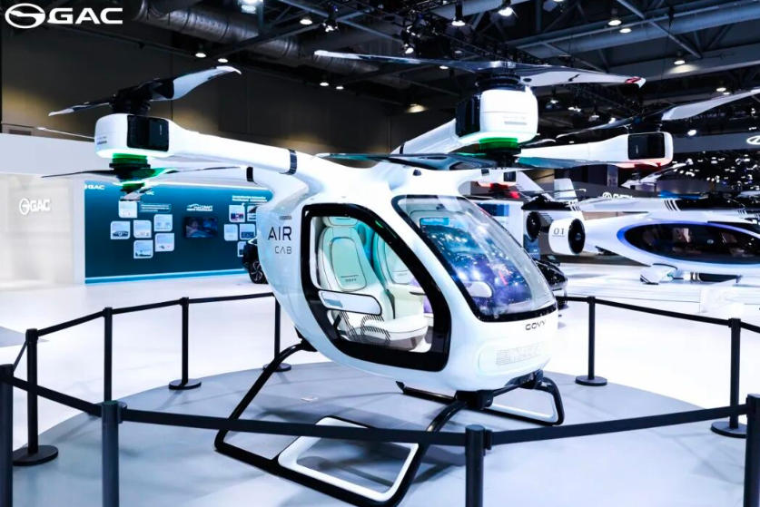 廣汽在低空經(jīng)濟(jì)領(lǐng)域已取得顯著進(jìn)展，旗下?lián)碛袕?fù)合翼和多旋翼兩款飛行汽車(chē)